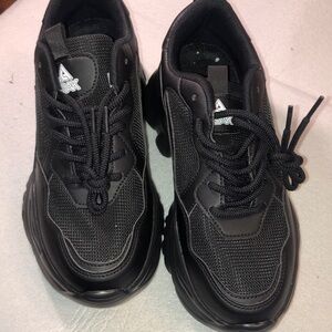 Sleek Black Men's Athletic Shoes‎